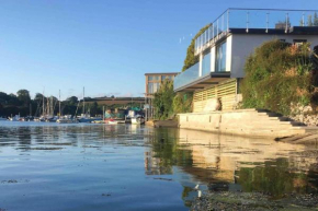 Solano a 2 bedroom waterside villa in Falmouth